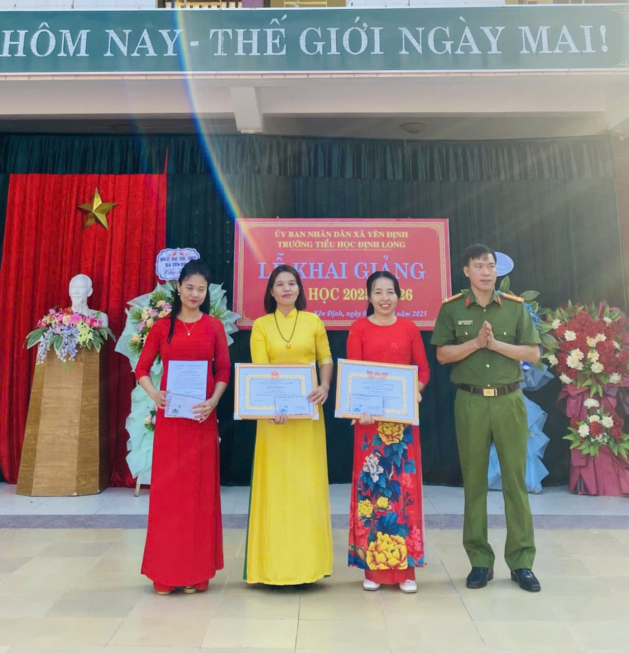 Anh-tin-bai